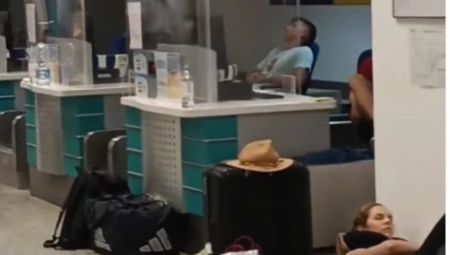 DRAMA SRBA NA SARDINIJI! Srpski putnici ostavljeni bespomoćni na aerodromu!
