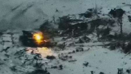MOMENAT KADA JE AMERIČKI BREDLI UNIŠTIO NAJBOLJI RUSKI TENK:  Putinovo najbolje ratno vozilo POTPUNO RAZORENO (VIDEO)