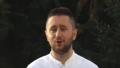 EVO KO GOVORI NA POLITIČKOM PROTESTU Ideolog "genocida u Srebrenici" naprasno posao ekolog!