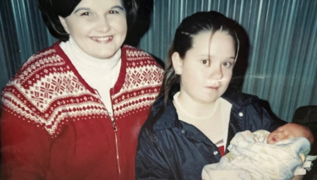 TRAGAO ZA MAJKOM 20 GODINA Onda je stigla poruka na Fejsbuku koja ga je ostavila u šoku! (FOTO)