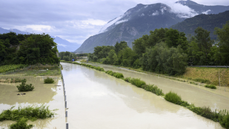 POTRESNE SCENE NAKON KLIZIŠTA: Usled obilnih kiša nekoliko osoba se vodi kao NESTALO (FOTO)