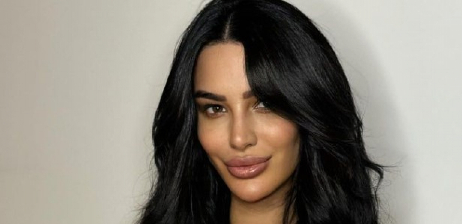 ALEKSANDRA NIKOLIĆ OBJAVILA SLIKU SA NOVIM DEČKOM Zadrugarka ponovo zaljubljena, a svi komentarišu ovaj detalj!