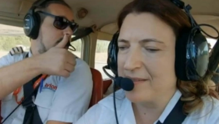 UPRAVLJA AVIONOM IAKO NE VIDI To što je SLEPA je ne sputava da bude sjajan PILOT (FOTO)