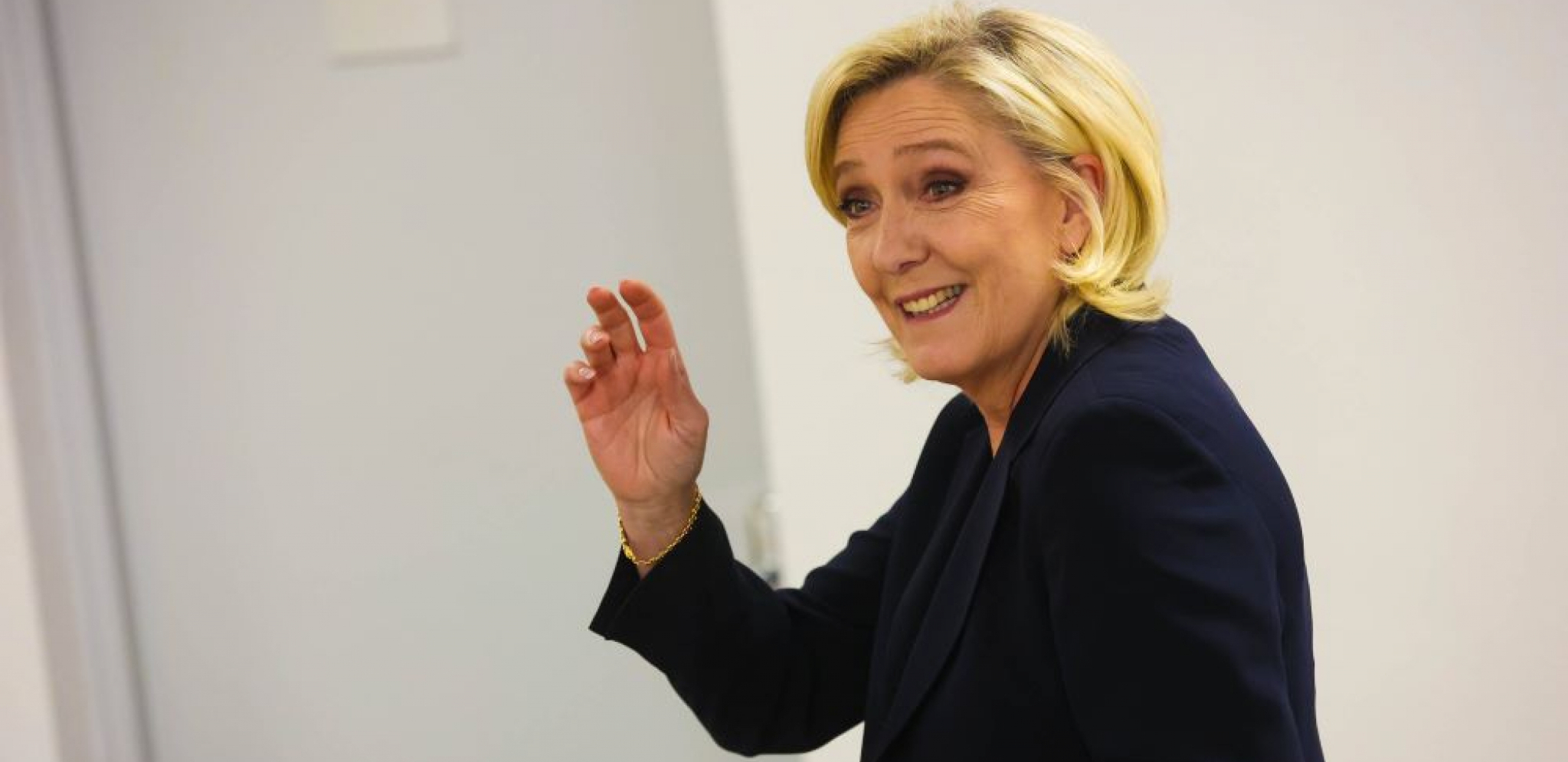 MARIN LE PEN POSLALA MOĆNU PORUKU "Francuzima je dosta toga!"