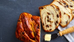 HLEB SA SUVIM GROŽĐEM I CIMETOM Slatko zadovoljstvo probudiće sva čula, a uspeva svima