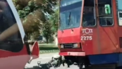 SAOBRAĆAJNA NESREĆA KOD AUTOBUSKE STANICE Sudarili se tramvaji (VIDEO)