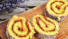 FENOMENALNI ROLAT SA DŽEMOM OD KAJSIJA Aromatični desert od kog zamiriše cela kuća, za pravo uživanje