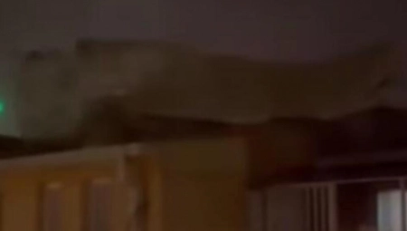 GLEDAJTE KAKO OLUJA NOSI KROV CELE ZGRADE: U 1 sekundi je sve NESTALO! (VIDEO)