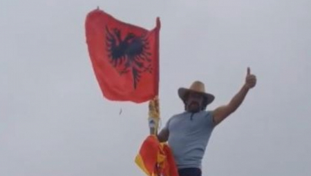 SUKOB MAKEDONACA I ALBANACA NA KORABU Skinuli im zastavu sa vrha planine, oglasilo se Skoplje