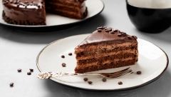 LEPA BRENA TORTA Čokoladna, kalorična i očaravajuća poslastica za prave gurmane