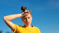 VRUĆINA NIJE NAIVNA Rizik od smrtonosnog srčanog udara se javlja i kod mladih, doktor objašnjava zašto