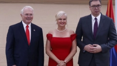 SRBIJA I SAD DELE DUGOGODIŠNJE PARTNERSTVO I SARADNJU Oglasio se Vučić posle prijema ambasade SAD povodom Dana nezavisnosti