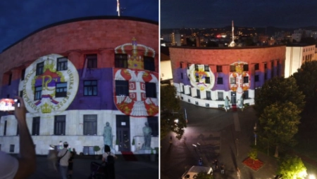 PORUKA ZAJEDNIČKE BUDUĆNOSTI REPUBLIKE SRPSKE I SRBIJE Trobojke svetle na Palati Republike u Banjaluci