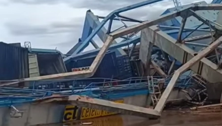 TOKOM NEVREMENA UNIŠTENE TRI DIZALICE Rušio ih orkanski vetar kao igračke, a teške su po 400 tona!