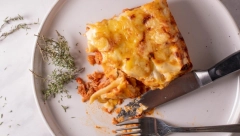 POSNE LAZANJE SA TUNJEVINOM Brzo jelo koje uspeva i potpunim početnicima, sa merama na konzerve