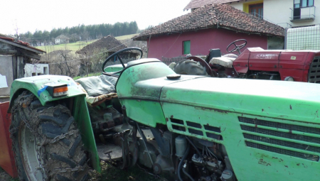 SAOBRAĆAJKA KOD ARANĐELOVCA! Prevrnuo se traktor, ŠTETA svuda po putu!