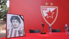 TUŽAN DAN NA MALOM KALEMEGDANU Crvena zvezda se oprostila od legende Dragana Kapičića