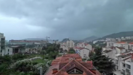 POJAVIO SE NOVI SNIMAK NEVREMENA U CRNOJ GORI: Sav haos je stao u svega nekoliko sekundi (VIDEO)