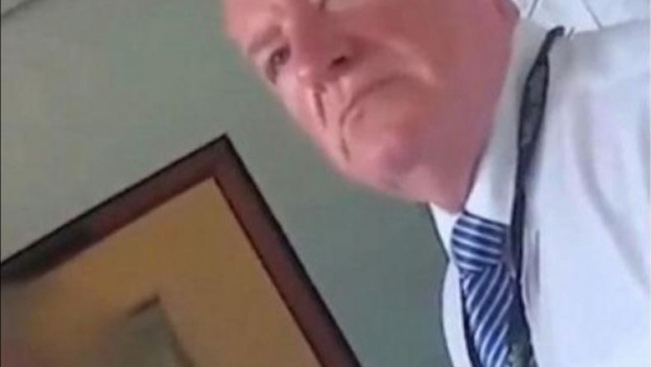 NASTAVNIK PEDOFIL UHAPŠEN PRED CELIM RAZREDOM Godinama ih vodio u šumu, vezivao lisicama (VIDEO)