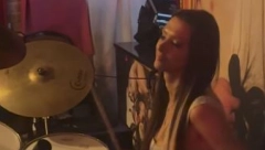 U EMISIJI UŽIVO PRIČALA DA JE NEVINA Pevačica šokirala izjavom, voditelj ostao zatečen