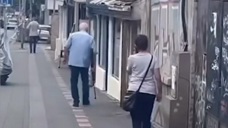 ŠTA KAŽU KOMŠIJE PENZIONERA KOJI JE SA PUŠKOM IZAZVAO HAOS U BULEVARU:  Kad je policija upala u zgradu, uplašili smo se, imali su pancire i oružje