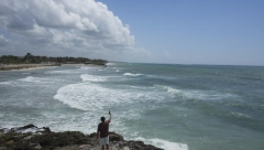 MORE KOKAINA POKRILO OBALU Uragan doneo robu vrednu MILION dolara