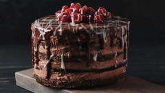 ČERI TORTA Očaravajuća poslastica dekorativnog izgleda koja obara s nogu