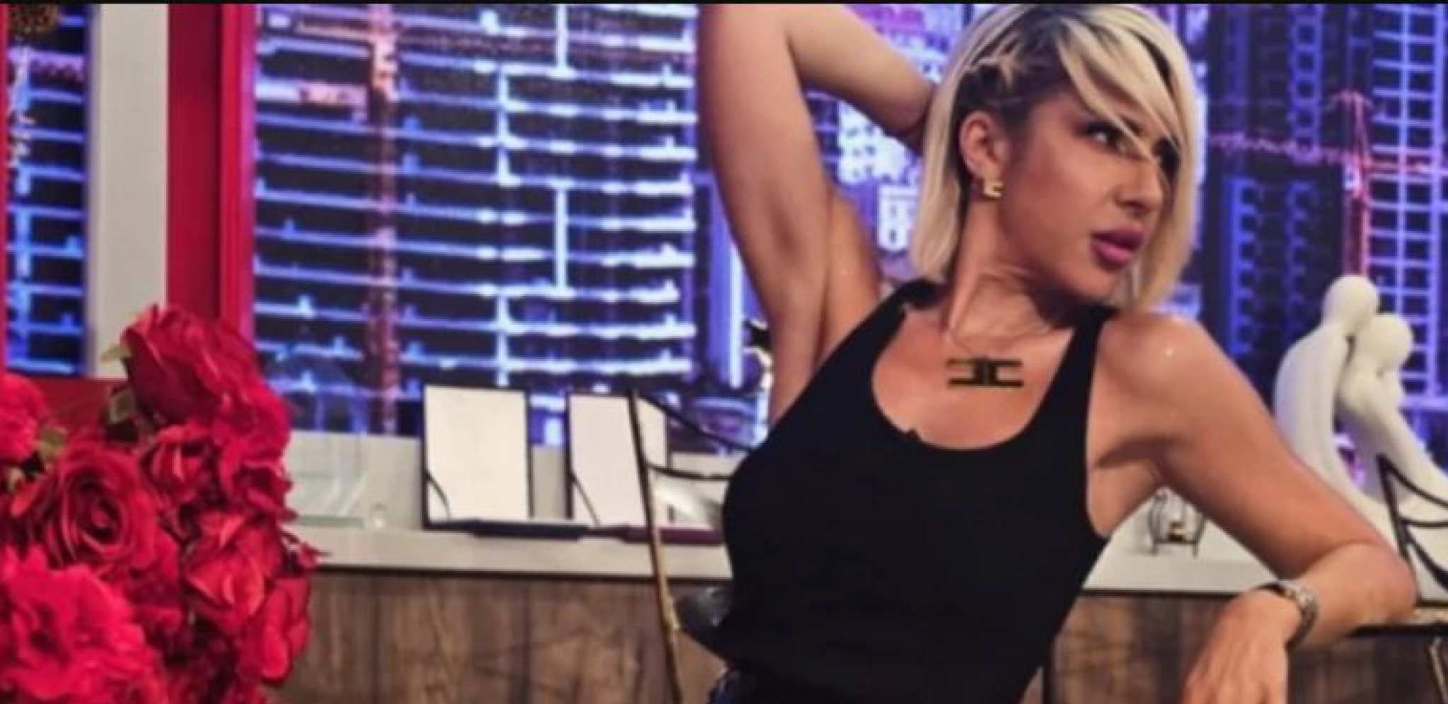JOVANA JEREMIĆ U NIKAD KRAĆOJ SUKNJI Jutarnji program vodila u miniću, muškarcima popadale vilice