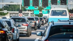 MAJKA SA DETETOM SINOĆ JEDVA PREŽIVELA NA AUTO-PUTU MILOŠ VELIKI! Bahati vozač joj je uleteo u traku, a ONDA... (FOTO)
