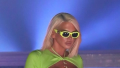 KARLEUŠA ZAPROŠENA NA NASTUPU! Viralni snimak kruži mrežama: Udaću se za tebe, ali kad porasteš!