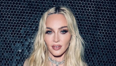 MADONA PLUS 6 Zvezda objavila retku sliku sa celom porodicom, ljudi ne veruju koliko su se promenila njena deca!