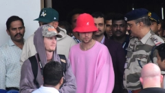 DŽASTIN BIBER GLAVNA SENZACIJA U INDIJI  Sve oči bile uprte u slavnog pevača, a ovaj detalj nikome nije promakao