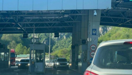 NAORUŽAJTE SE STRPLJENJEM! Na ovom prelazu čeka se čak pet SATI!