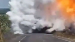 EKSPLOZIJA RAZNELA SVE U DELIĆE, LJUDI POMAHNITALO JURILI DA SPASU GLAVU NA RAMENU! Plamen gutao kamion, onda je nastao HOROR!