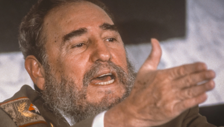 VIC DANA Držao Fidel Kastro govor na nekom stadionu...