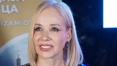 IZDUŽUJE NOGE + REZERVISANA ZA POSEBNA SLAVLJA  Haljina Jelene Rozge koju samo najhrabrije žene mogu da iznesu