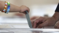 PREMIJER FRANCUSKE PODNOSI OSTAVKU