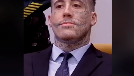 ŽENE LUDE ZA PREZGODNIM UBICOM Pun je UZNEMIRUJUĆIH tetovaža, a čeka ga i SMRTNA KAZNA zbog užasa koji je počinio (VIDEO)