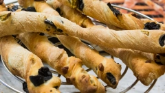 ŠTAPIĆI SA MASLINAMA Idealni za brzu užinu ili piknik u prirodi, a dekorativni i slasni