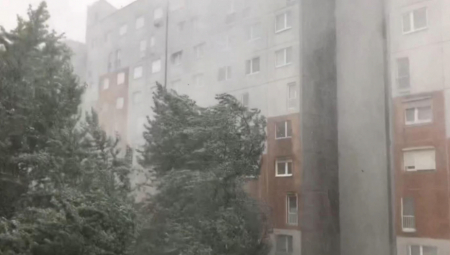 VETAR ČUPAO KROVOVE ZGRADA Stravično nevreme u Sloveniji, front prešao preko Ljubljane (VIDEO)