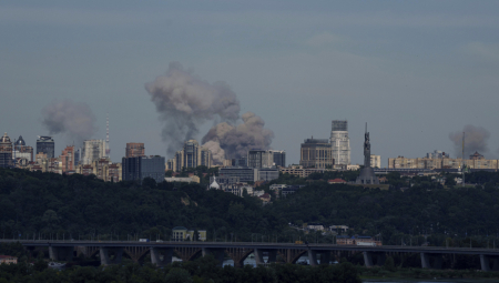 GORI KIJEV, HITNO OGLAŠAVANJE KLIČKA: "Ostanite u skloništima!" - Rusi izvode stravičan napad- Ukrajinci vozovima napuštaju gradove!