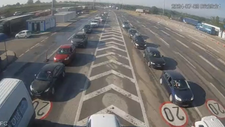 NA OVOJ GRANICI ČEKA SE VIŠE OD SAT VREMENA: AMSS upozorio vozače na vremenske prilike