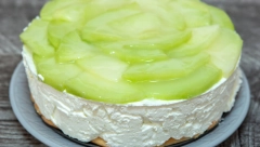 LETNJA TORTA SA DINJOM Nepečena posna poslastica gotova za 15 min, a topi se u ustima