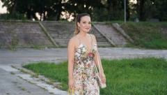 VESNA DEDIĆ U CRNOM, JELENA TOMAŠEVIĆ U CVETNOJ HALJINI, A ONA...  Goca Tržan zablistala u mini-haljini koju nose i svetski poznate dame