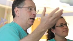 OVAJ DOKTOR JE LEČIO HILJADE SLUČAJEVA RAKA KOŽE Evo 9 stvari koje nikada ne bi uradio jer džaba SPF kreme