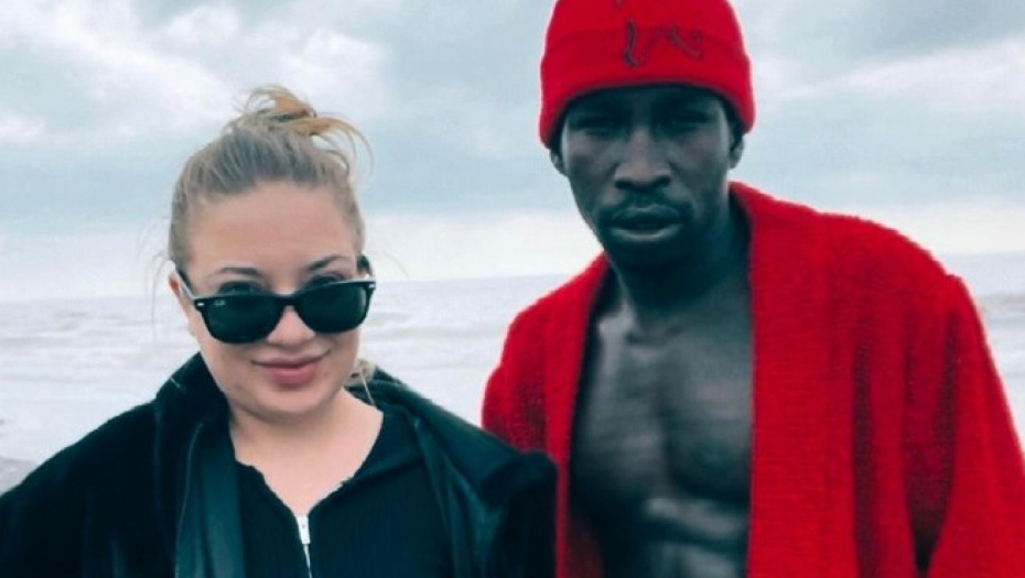 KRISTINA JE SVE OSTAVILA I UDALA SE ZA AFRIKANCA Reakcije ljudi su surove: ''Ne znam šta vidi na njemu, ali...''