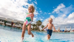 ZA SAMO 398 evra po osobi! Putuje se SAMO 2 SATA! Uživajte u čarima Sredozemnog mora BEZ DOPLATE za korišćenje suncobrana i ležaljki