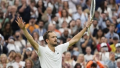 DRAMA U PET SETOVA PRIPALA RUSU Medvedev posle brutalne borbe izbacio Sinera i prvog nosioca sa Vimbldona