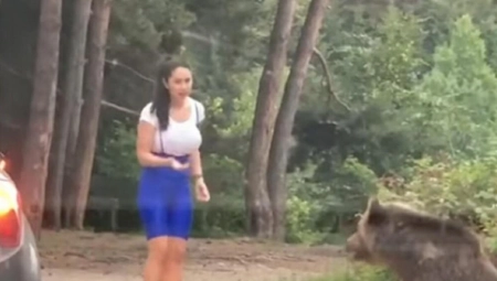 MOŽE JEDAN SELFI? Devojka smislila dobru foru da OSTANE BEZ GLAVE (VIDEO)