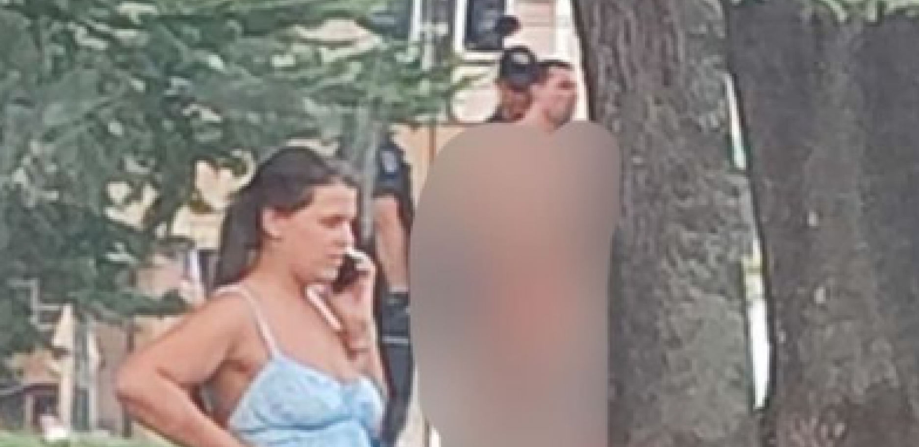 MUŠKARAC SE SKINUO GO I ŠPARTAO CENTROM BEOGRADA! Prolaznik snimio SVE, bacio odeću i ostao ''kao od majke rođen''! (FOTO)